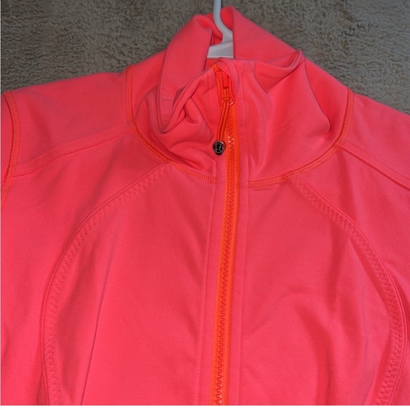 Lululemon Nice Asana Jacket
Coral color Very Light Flare size 6 - Picture 8 of 15